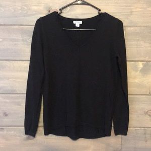 Black v-neck old navy sweater